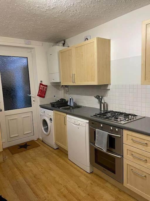 Xxxxxxxxxxxxxxx Apartament Londra