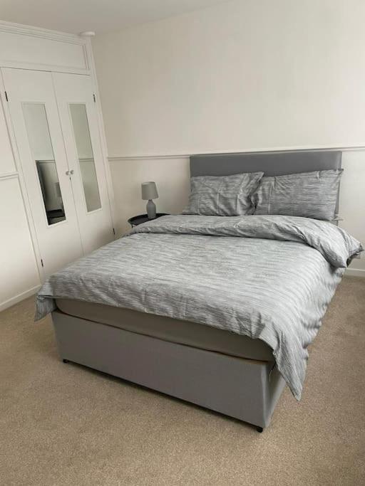 Xxxxxxxxxxxxxxx Apartament Londra